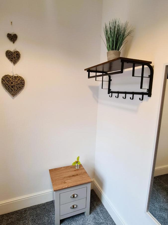 Tower Views 2 Bedroom House With Private Parking Blackpool Bagian luar foto
